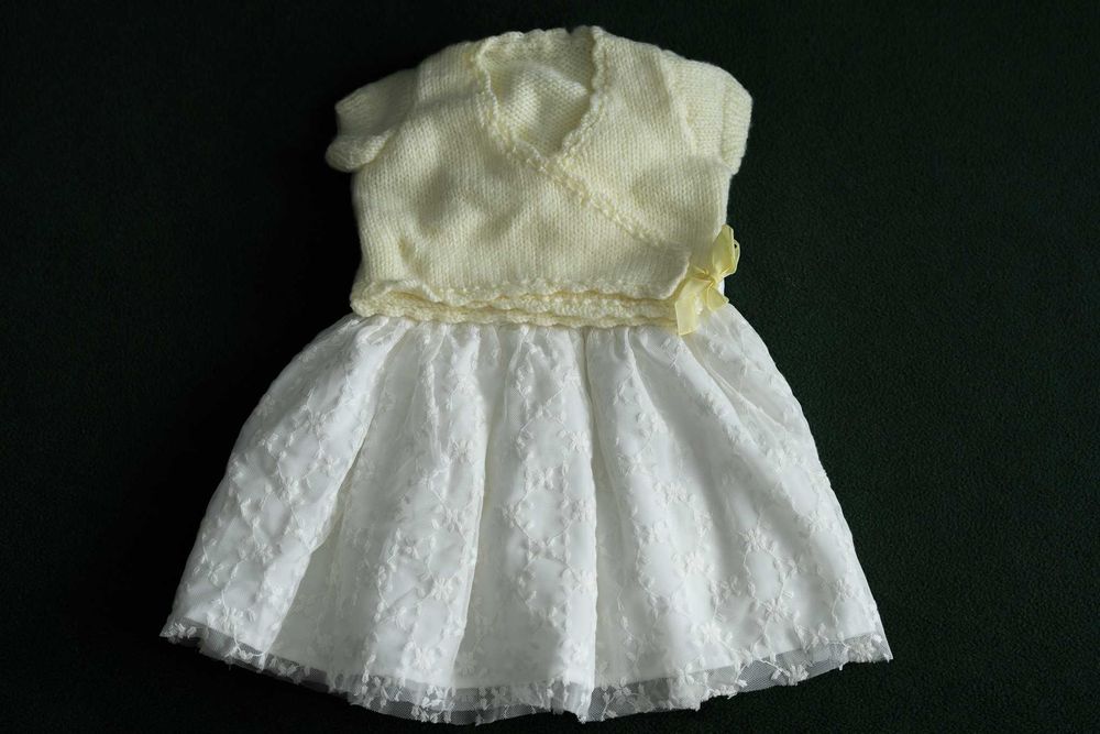 Sukienka z koronki na chrzest uroczystość