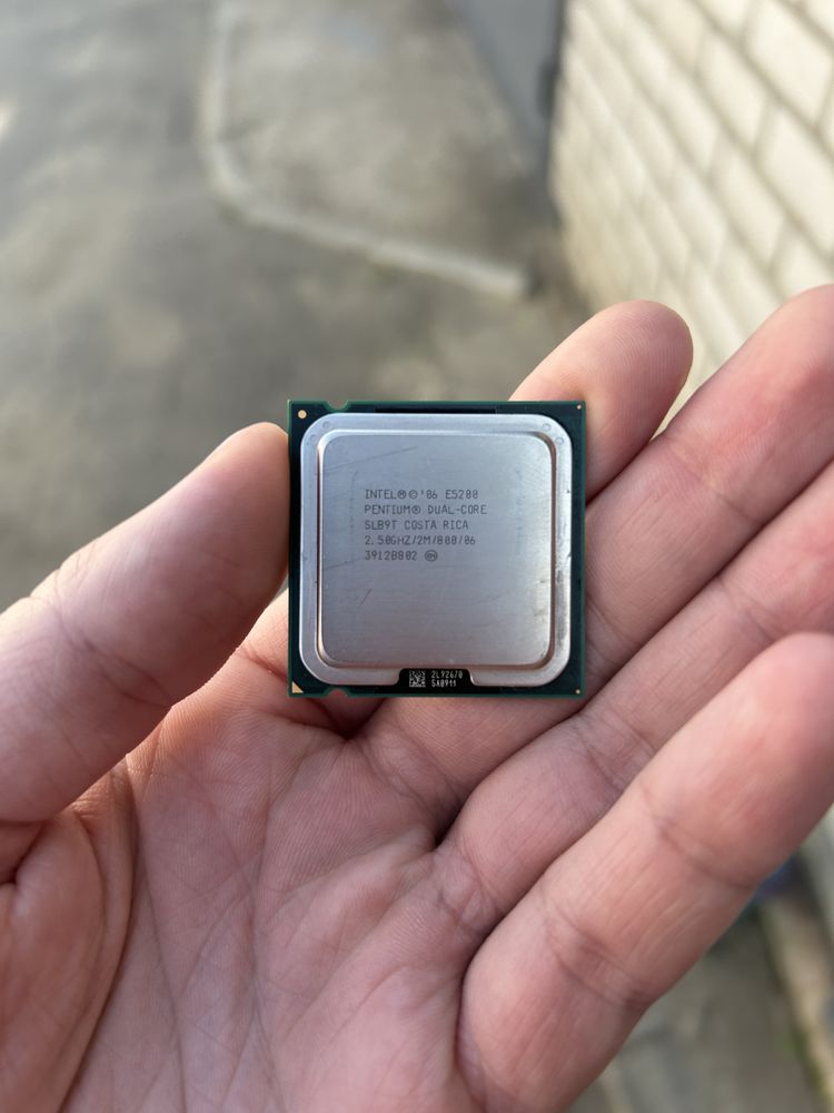 Процесор Pentium Dual-Core E5200