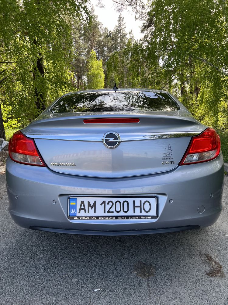 Продам Opel insignia 2.0 дизель