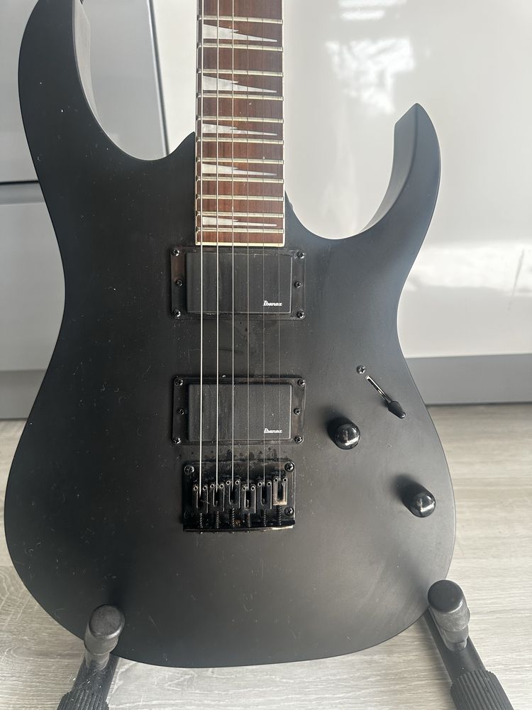 Gitara elektryczna ibanez czarna plus wzmacniacz