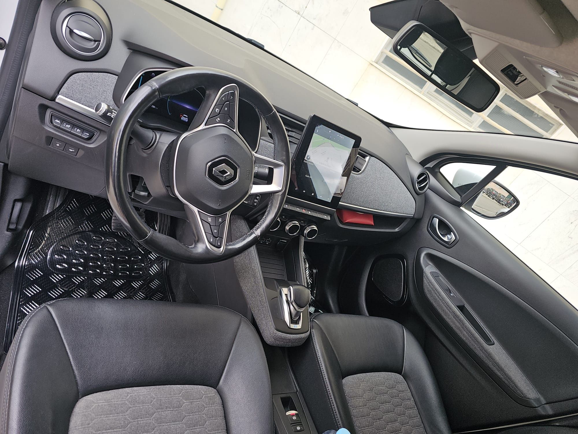 VENDO RENAULT ZOE - Em estado impecável