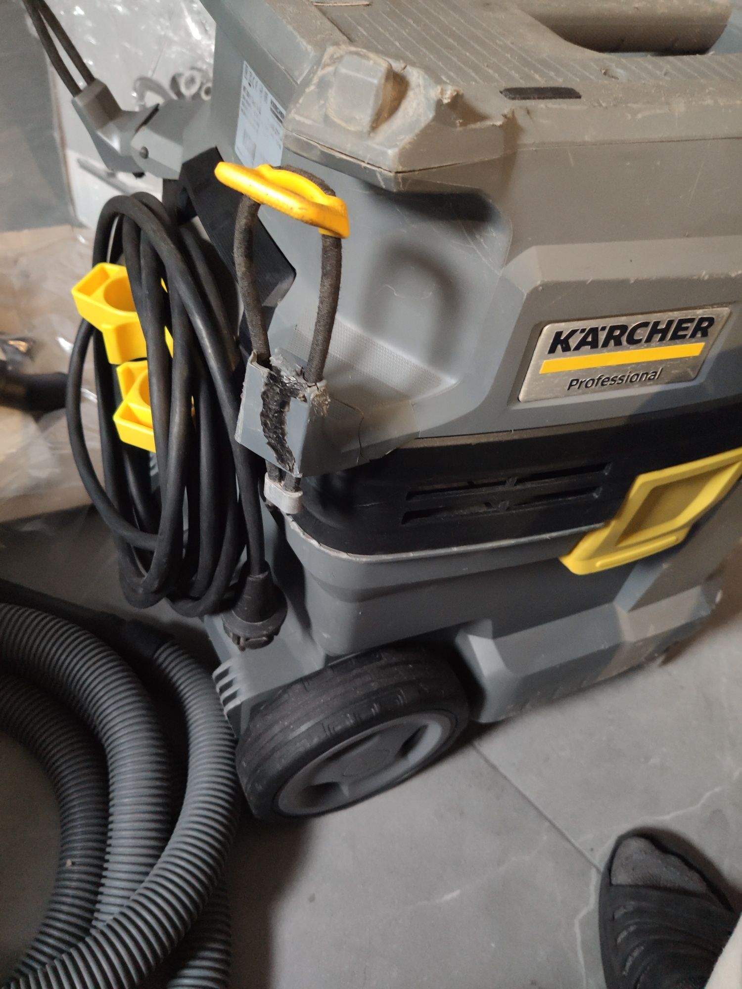 Будівельний пилосос з автоочисткою Karcher NT 30/1
