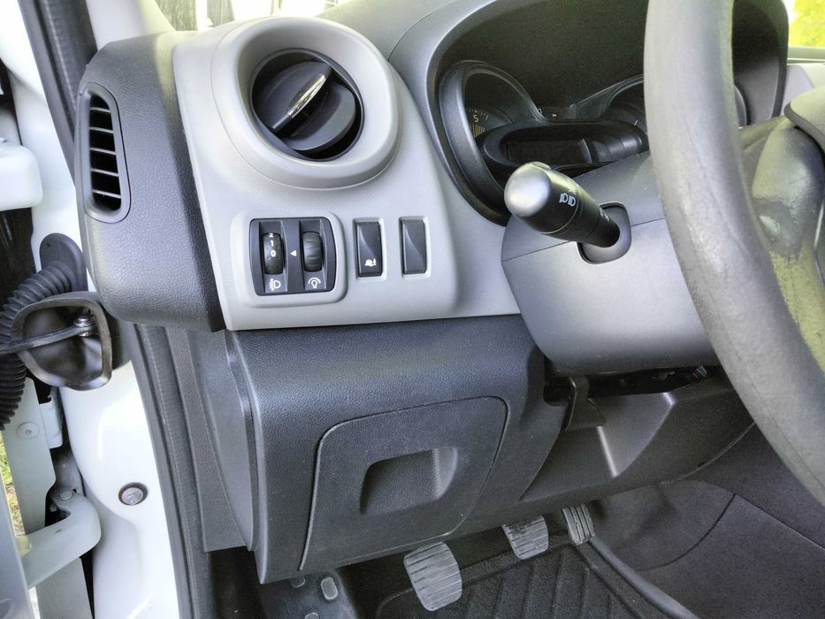 Carrinha 9 lugares Renault Trafic