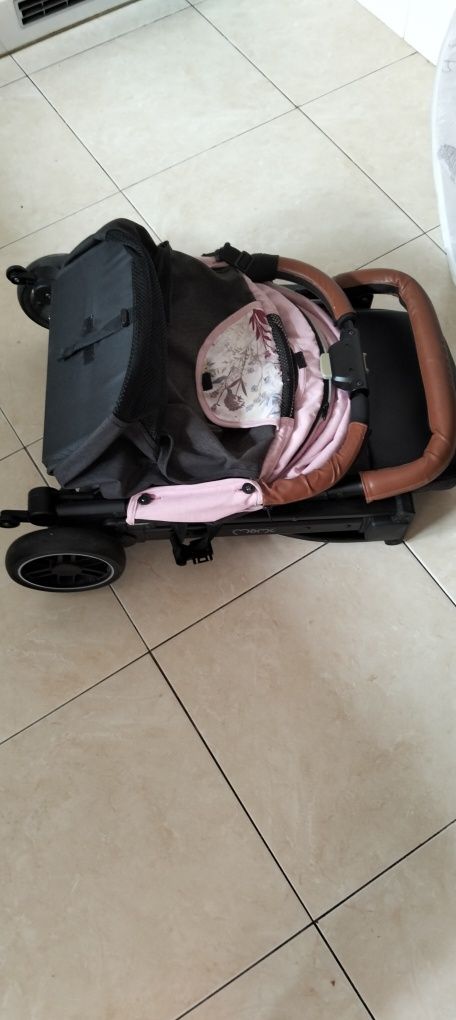 Carrinho de passeio impecável