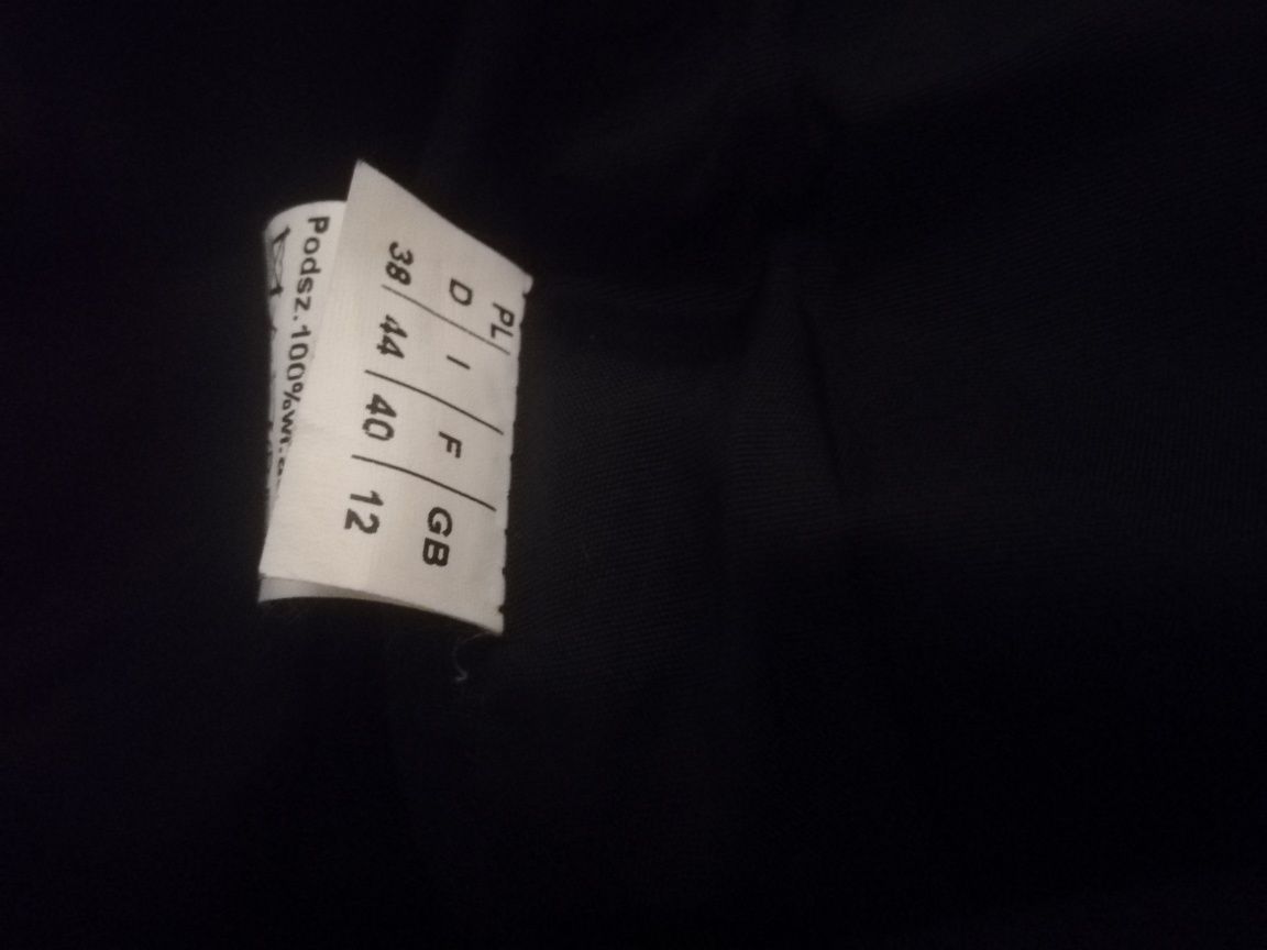 Czarna klasyczna spódnica L