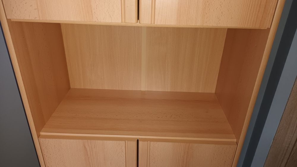 Szafa Wolnostojąca z 4 drzwiami i 1 półka bez zabudowy