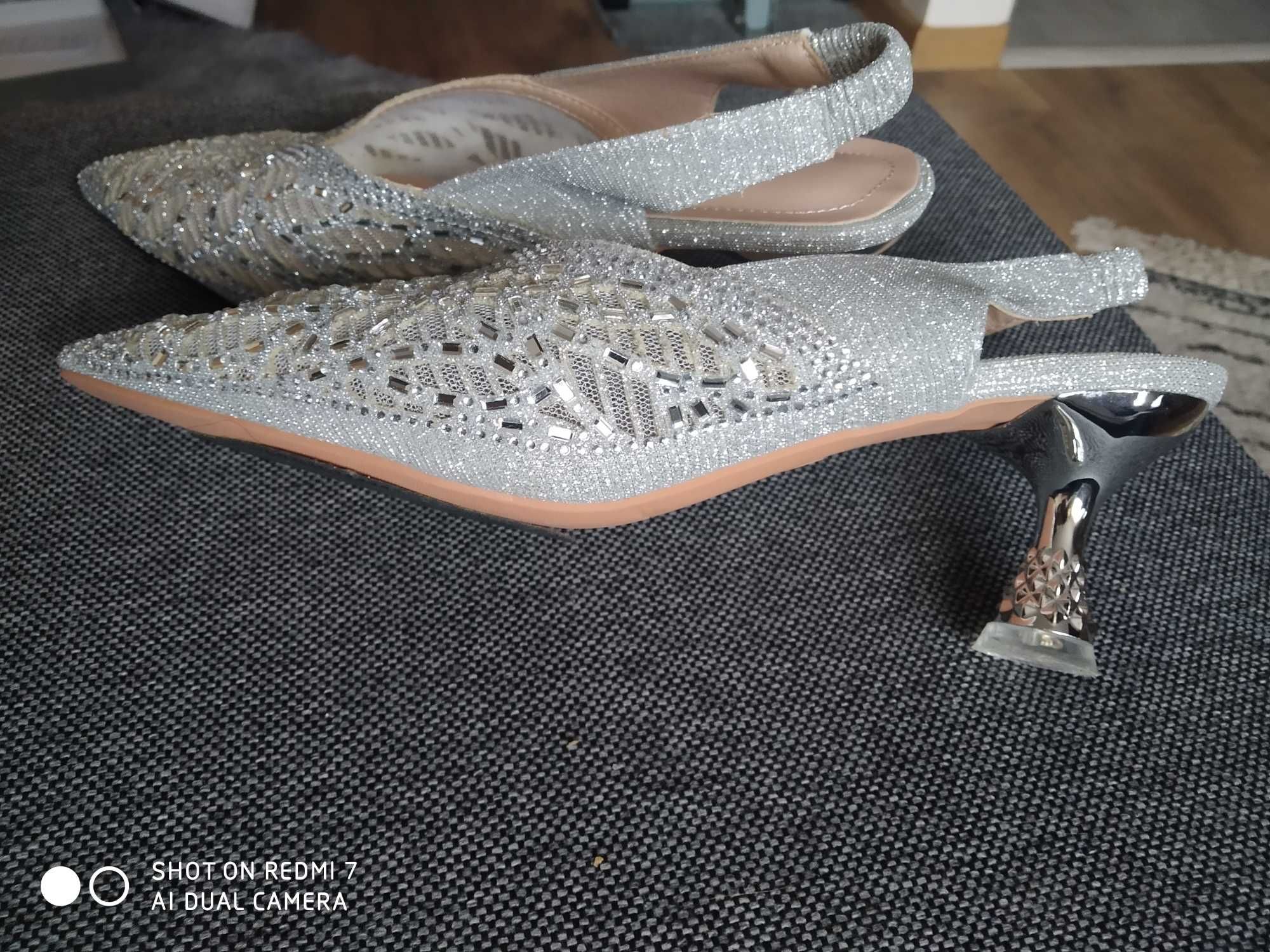 Buty damskie błyszczące