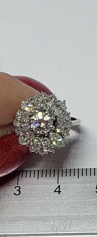 Шикарное золотое кольцо с бриллиантами 750проба малинка