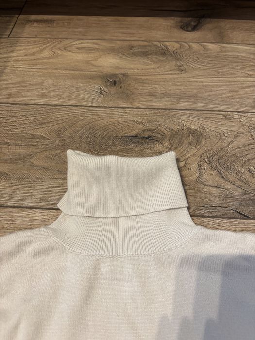 Kremowy golf z ażurowymi rękawami ZARA