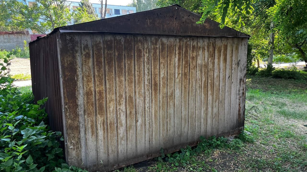 Продам разборной,металлический  гараж без места.