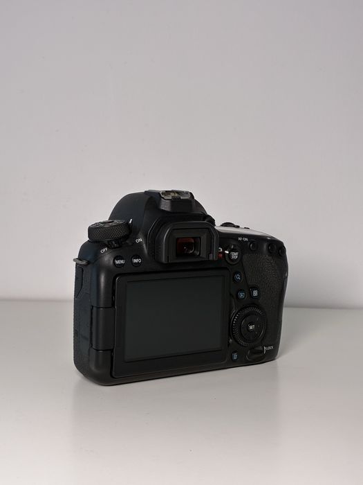 Canon EOS 6D Mark II – Corpo (com caixa original)