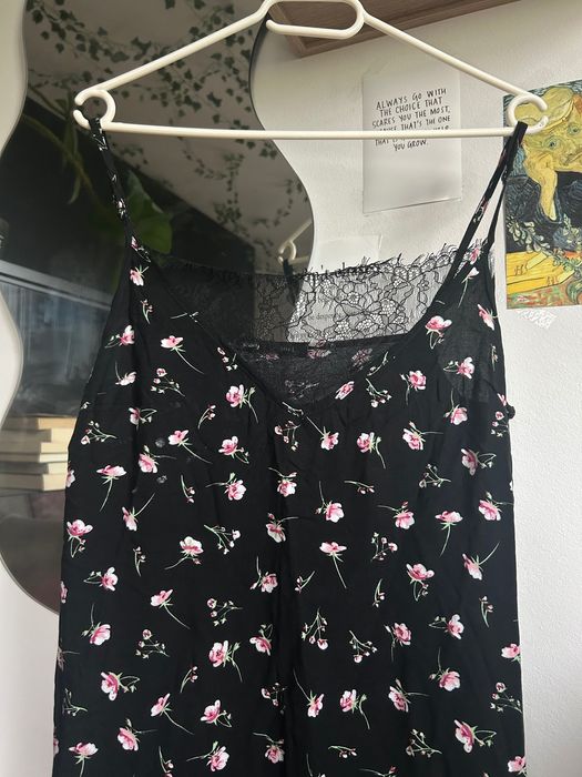 letnia sukienka w kwiaty z koronką rozm L