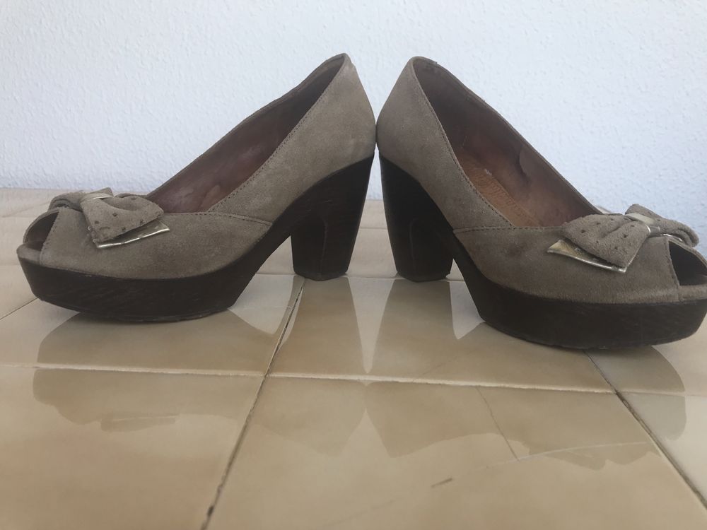 Sapatos de meia estação com laços