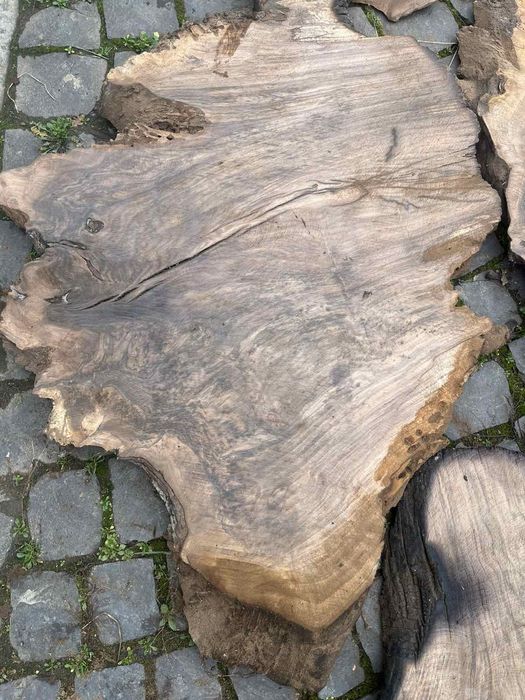 Слеб доски з кореня оріха для заливки епоксидною смолою