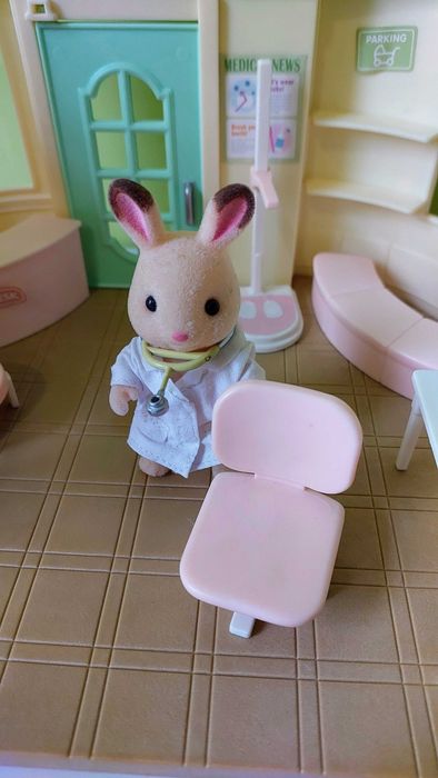 Продам великий набір Sylvanian families лікарня