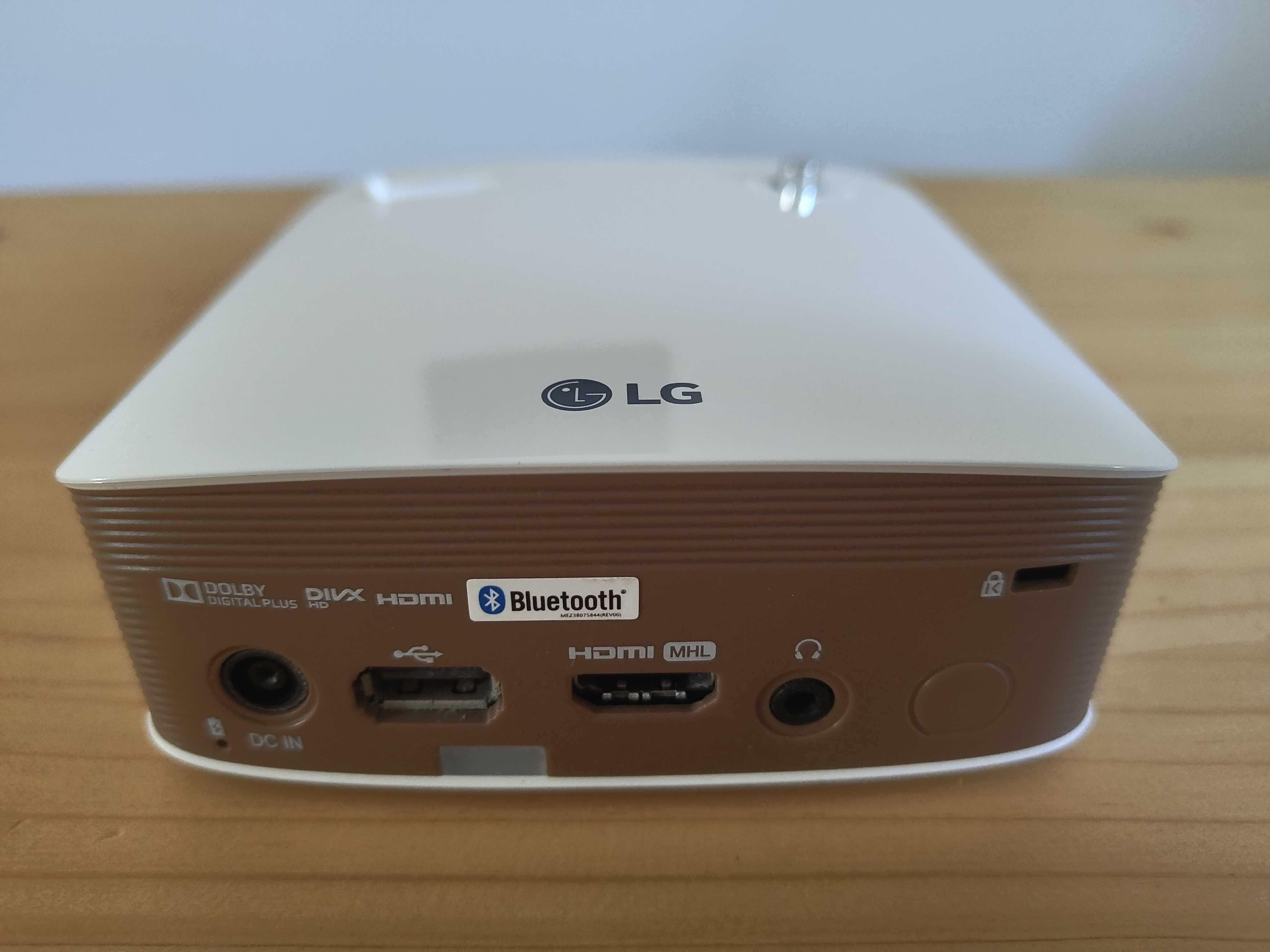 Projector compacto LG PH150G