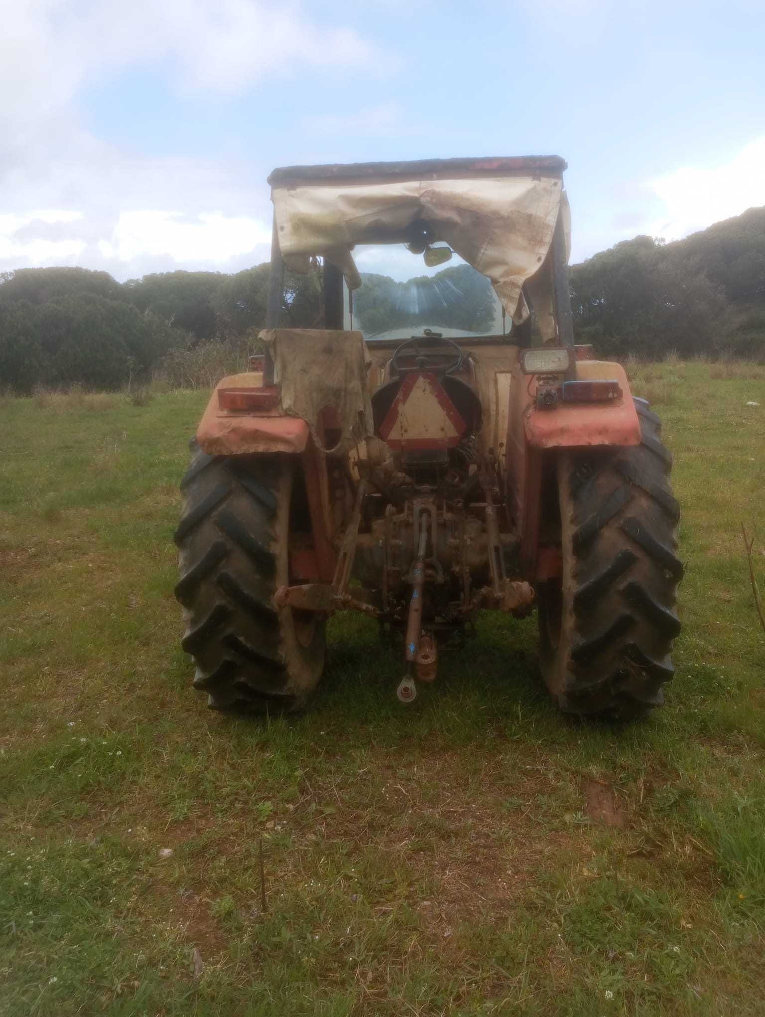 Trator s/documentos 5000€