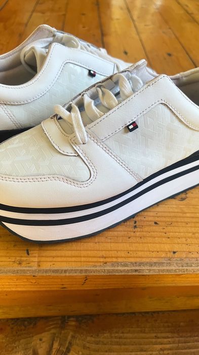 Tommy Hilfiger,  нові кросівки