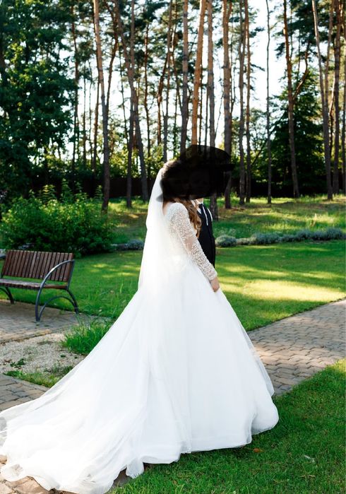 Продаю весільну сукню