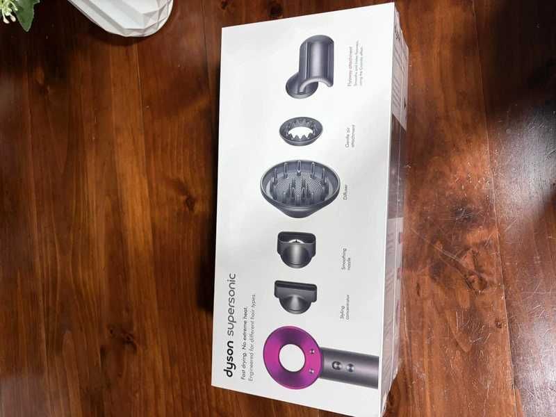 Nowa suszarka Dyson Supersonic  Fuksja