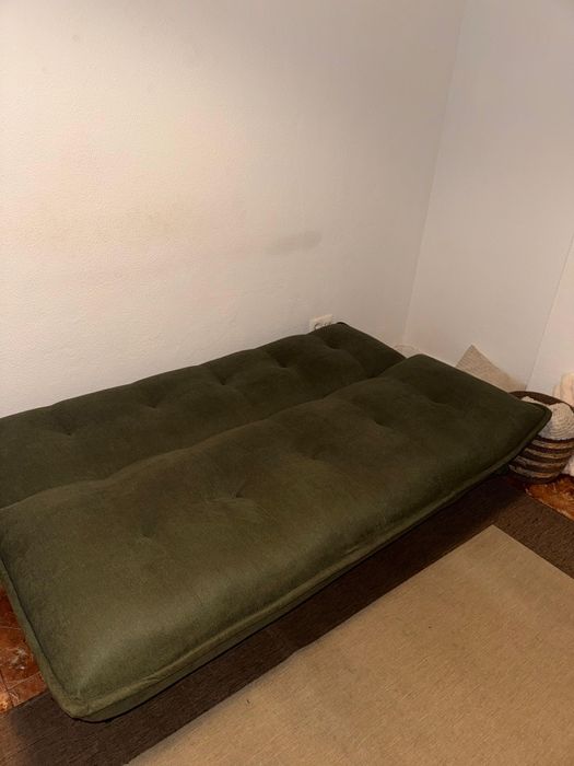 Sofá cama verde comprado em Agosto