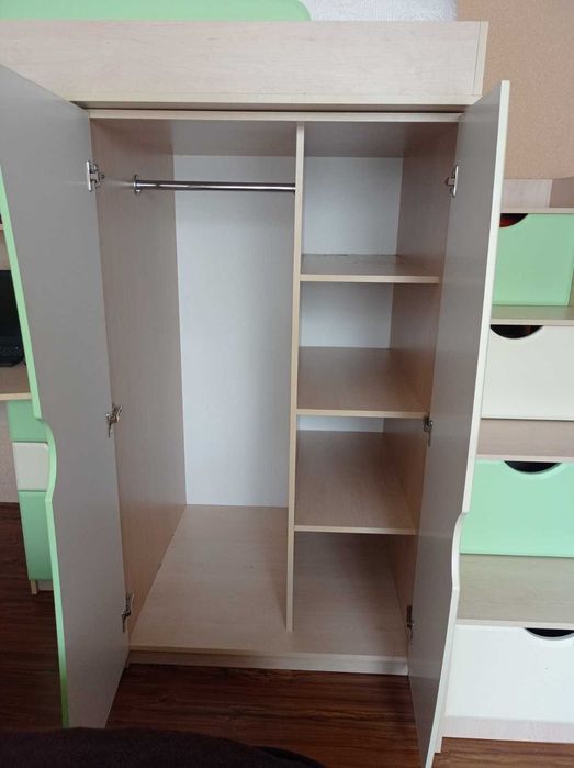 Дитяче двоярусне ліжко