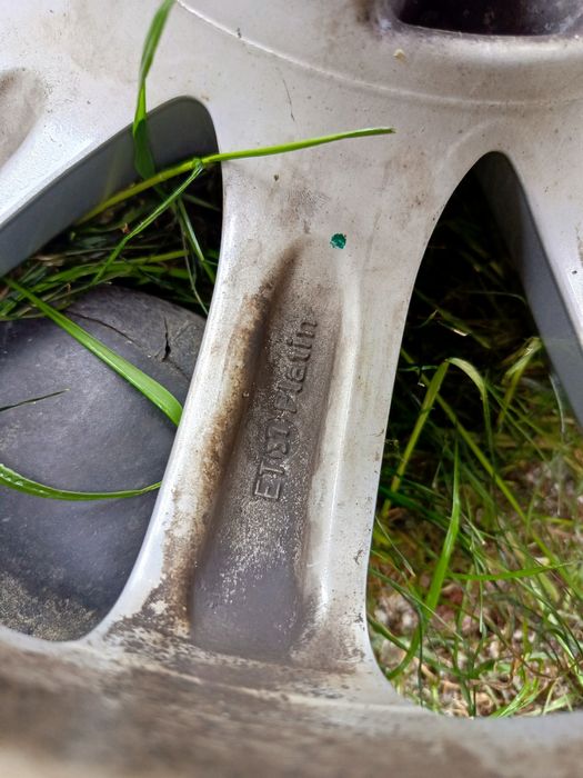Sprzedam alufelgi 5x120 r17 z BMW z czujnikami ciśnienia