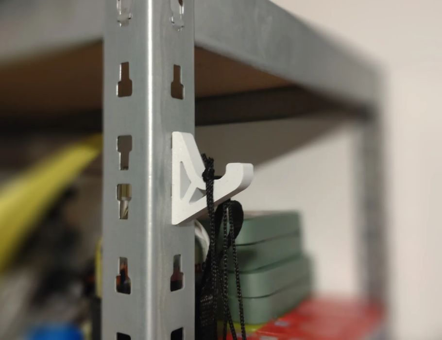 Gancho Resistente para Estante Metálico