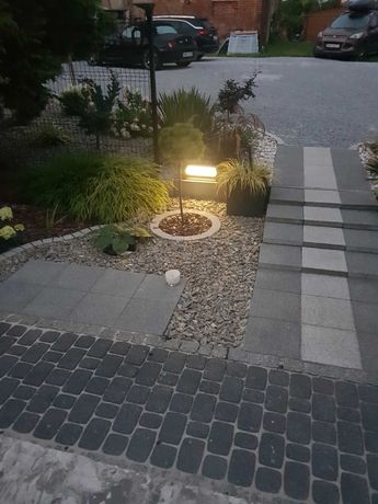 Mocna lampa solar ogrodowa z pilotem i dodatkowym akumulatorem