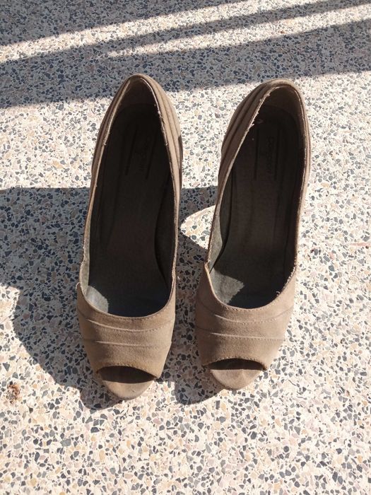 Sandalias 39 em camurça cinzenta.