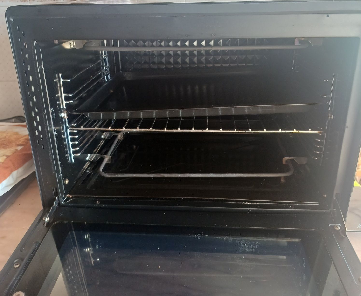 Forno elétrico em perfeito estado