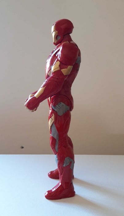 Figura Iron Man, Avengers com sons e palavras