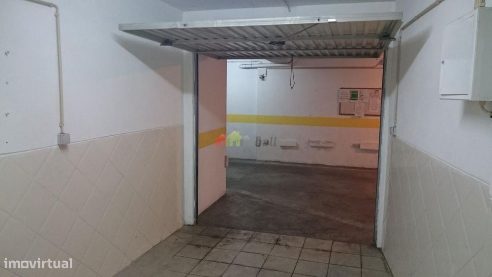 Garagem box - zona Praça do Brasil - Setúbal