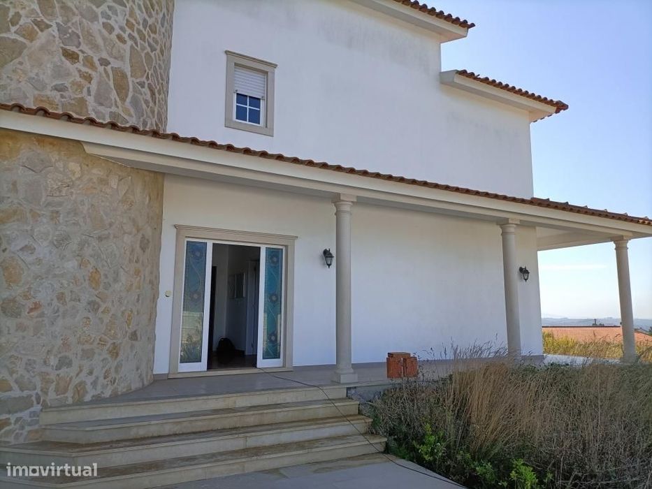Moradia-T-8 com Terreno-Casal Jorge Dias-Alcobaça-Leiria