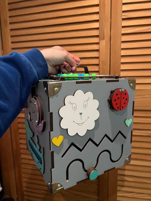 Бізі куб іменний