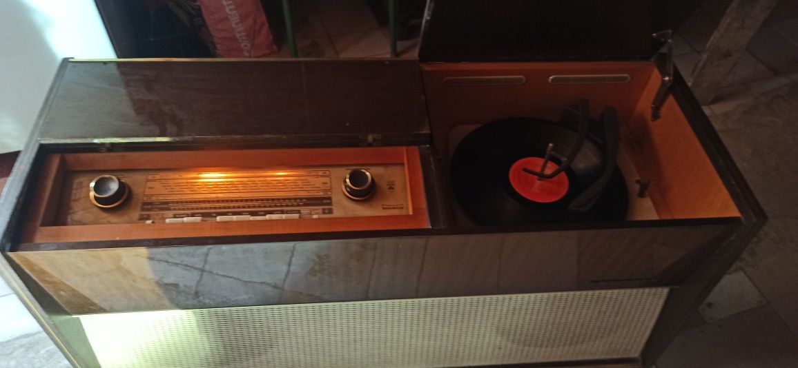 Radio antig a válvulas