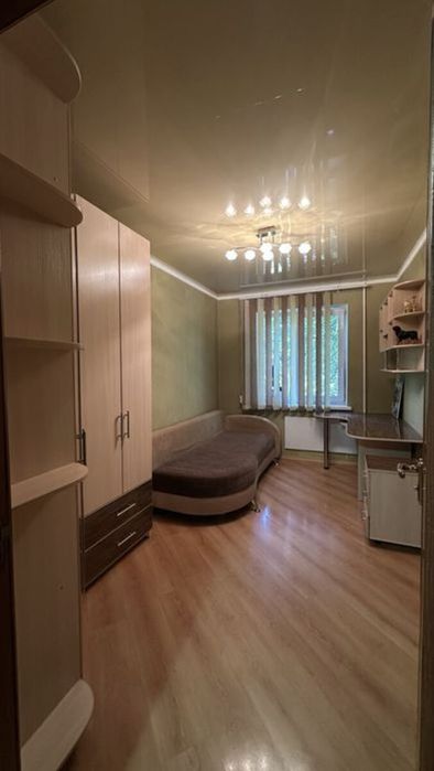 3-кімнатна квартира, 2-й поверх. Дендропарк..