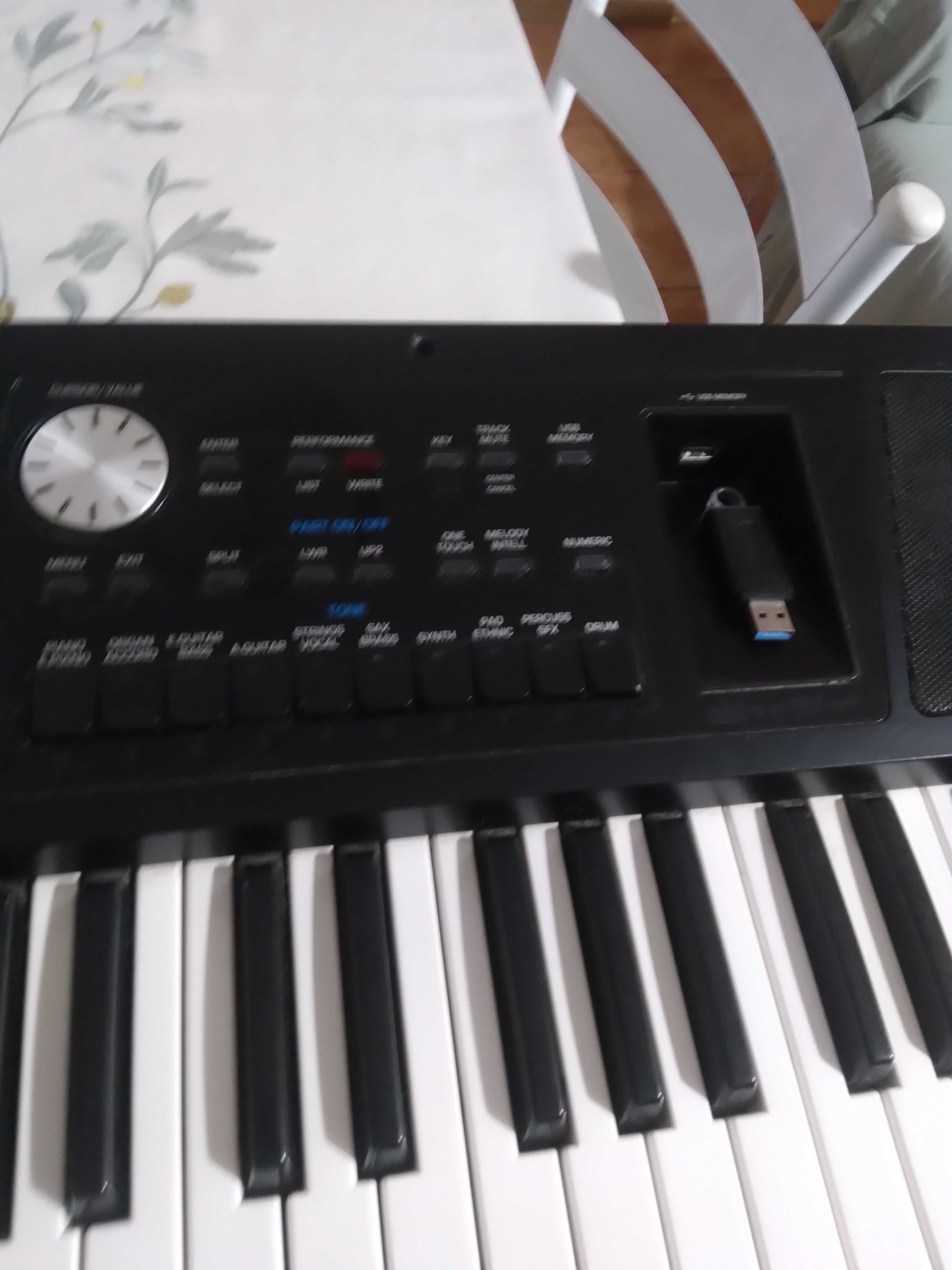 teclado musical  roland bk5