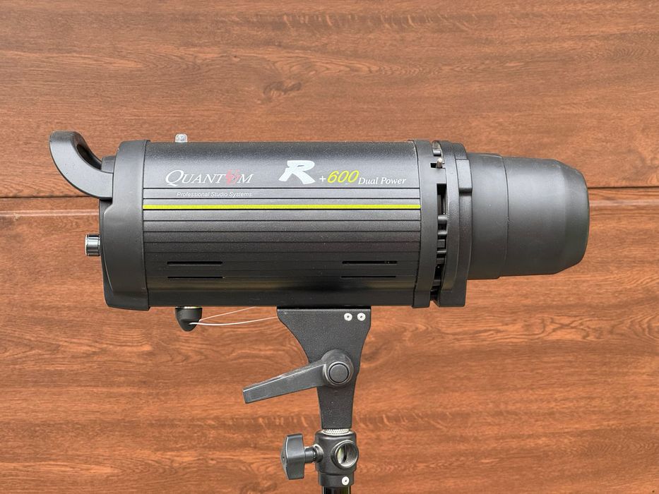 Zestaw lamp błyskowych 6 szt. z osprzętem.