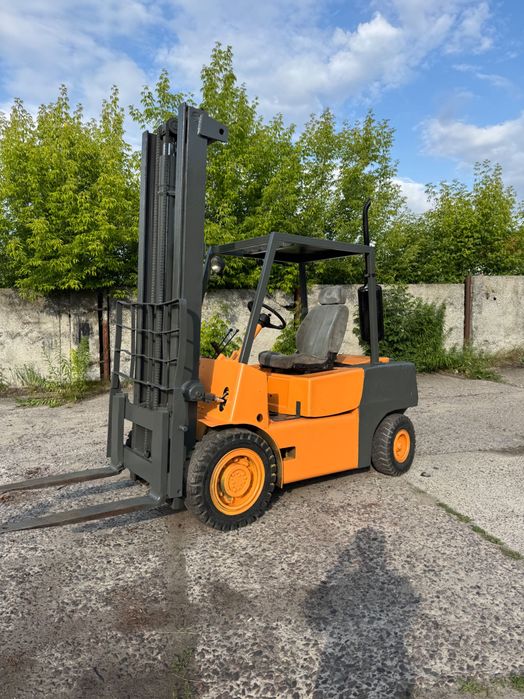 Навантажуваач кара погрущик вилочний