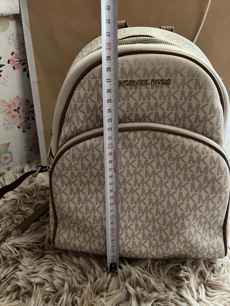 Michael Kors plecak rhea plecaczek sredni logowany monogram beżowy
