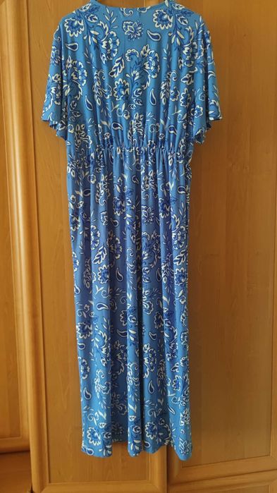Długa niebieska sukienka w kwiaty r. XL
