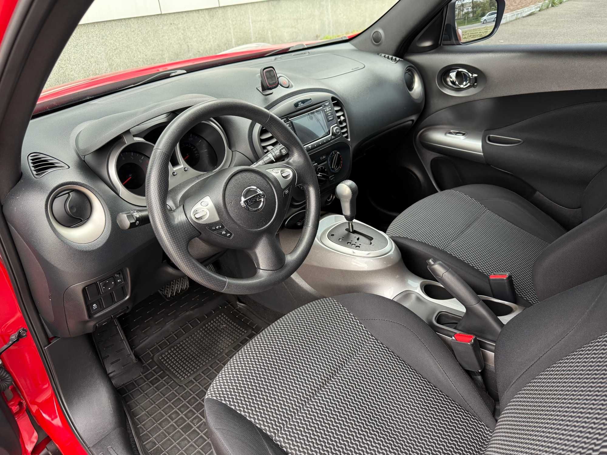 Nissan Juke  SE  2015