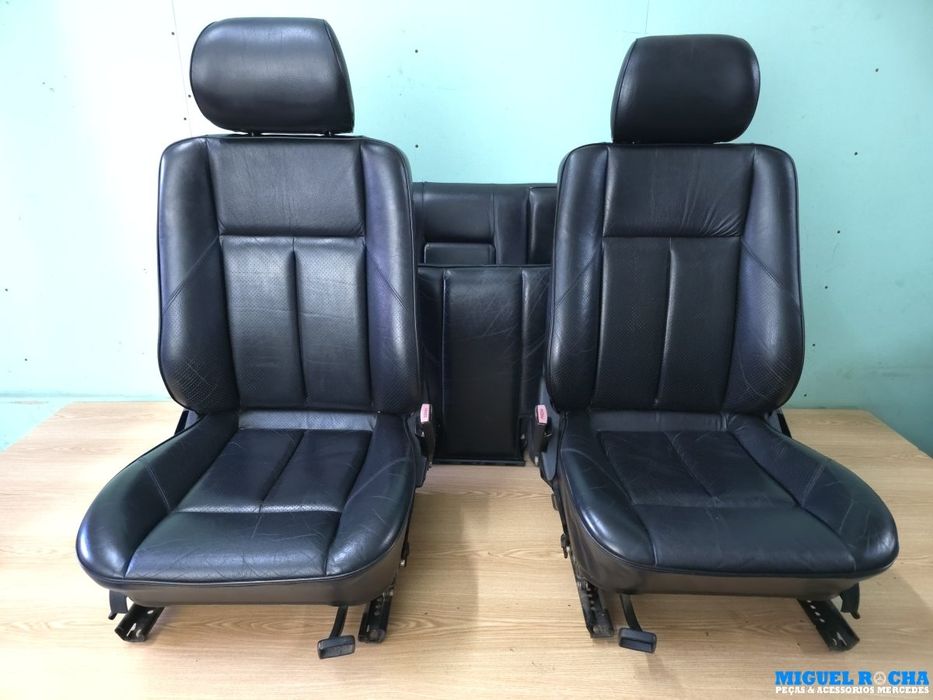 Conjuntos de bancos e quartelas em couro Mercedes Classe C W202 Sedan