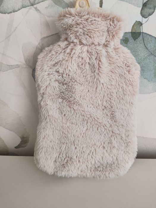 Termofor gumowy w futrzanym pokrowcu