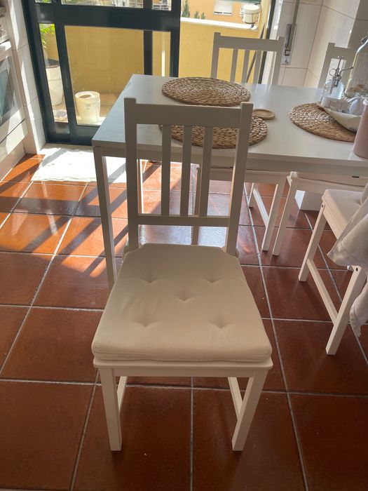 Cadeiras IKEA como nova