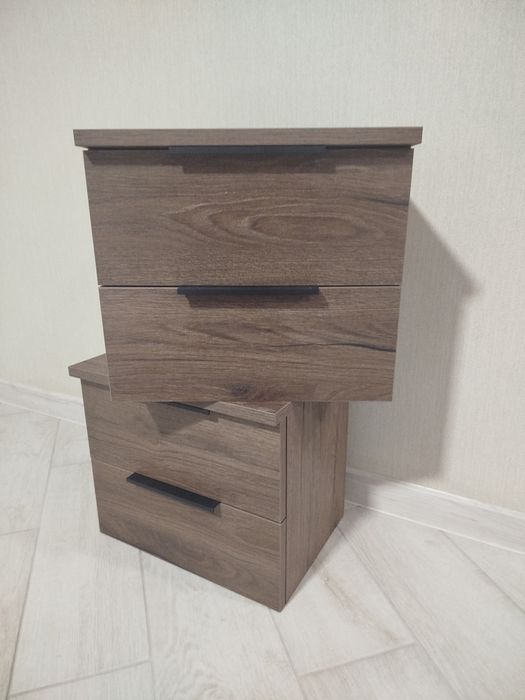 Прикроватні тумбочки