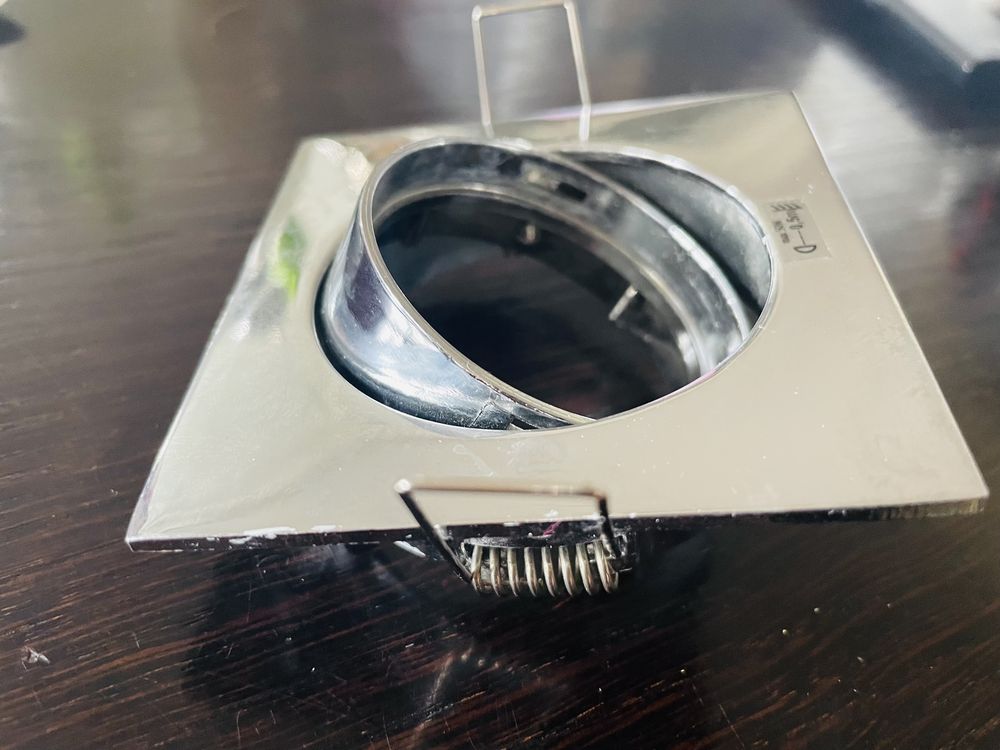 Oprawki halogenowe chrom połysk 8x8 cm