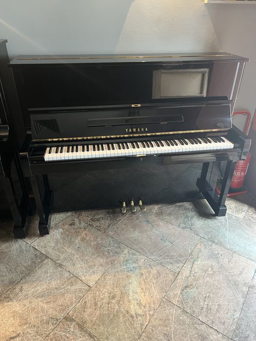 Piano vertical yamaha u1 bem estimado exelente