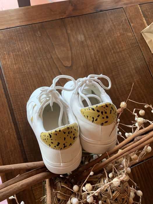 Tenis de senhora . Marca Cavalli